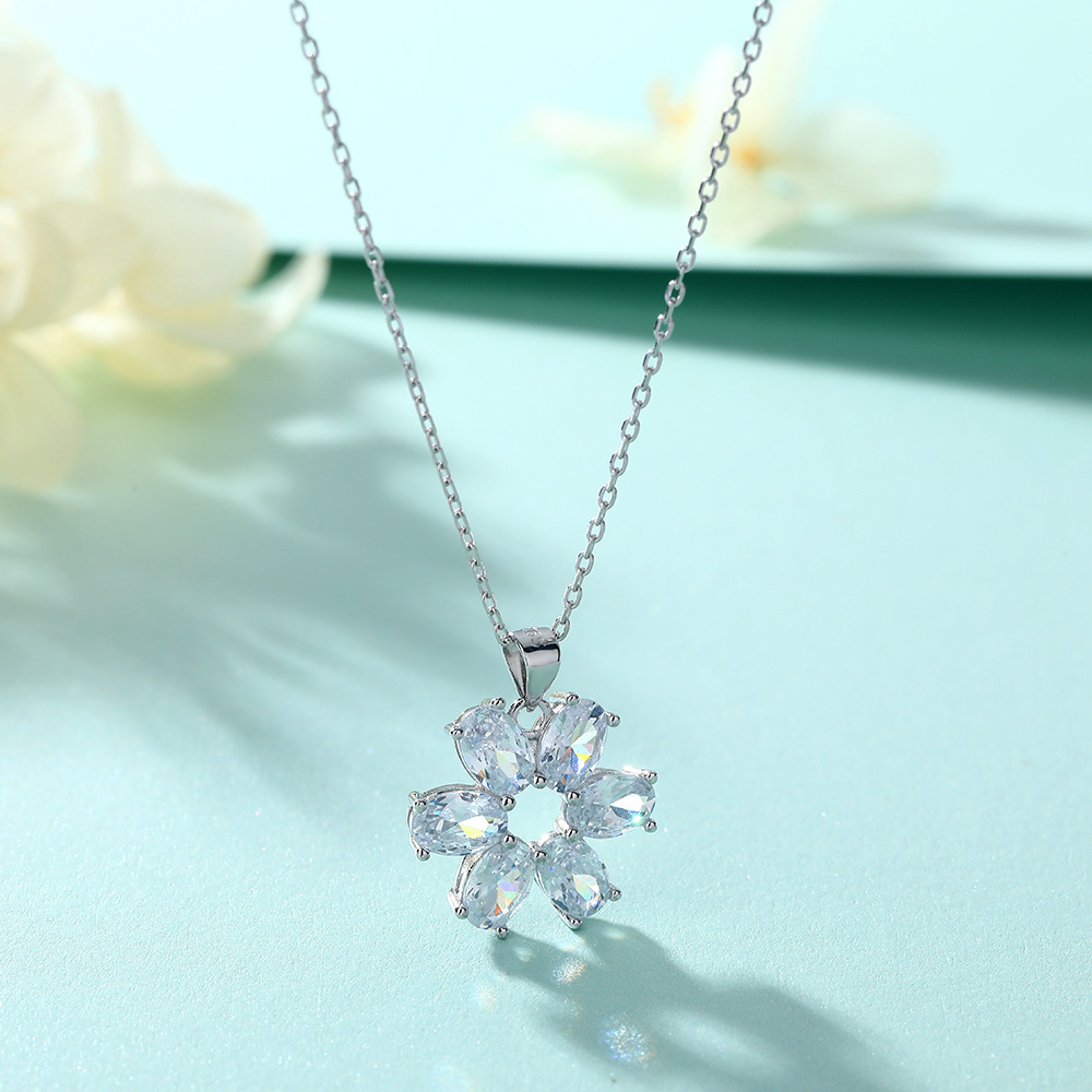 Sunflower Necklace Women's Fashion S925 Silver Necklace Clavicle Chain Simple Versatile Niche Zircon Necklace Wholesale