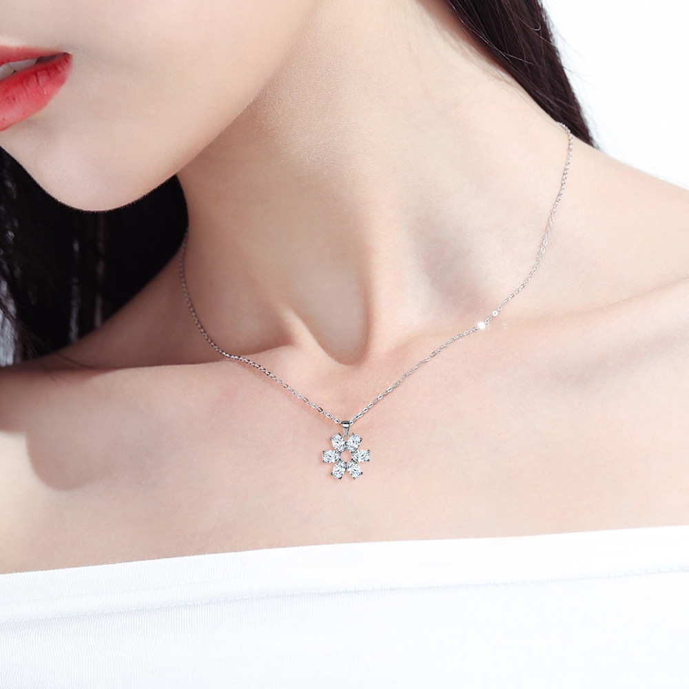 Sunflower Necklace Women's Fashion S925 Silver Necklace Clavicle Chain Simple Versatile Niche Zircon Necklace Wholesale